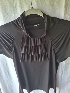Women’s Ruffle Front Short Sleeve Top - Black
